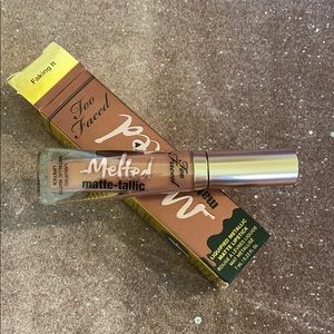Too Faced Melted matte-tallic in Faking It